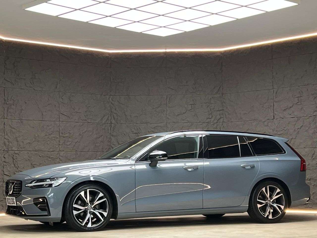 A 2022 VOLVO V60 2.0 B3 MHEV Plus Estate 5dr Petrol Hybrid DCT Auto Euro 6 (s/s) (163 ps) FS A 2022 VOLVO V60 2.0 B3 MHEV Plus Estate 5dr Petrol Hybrid DCT Auto Euro 6 (s/s) (163 ps) FS