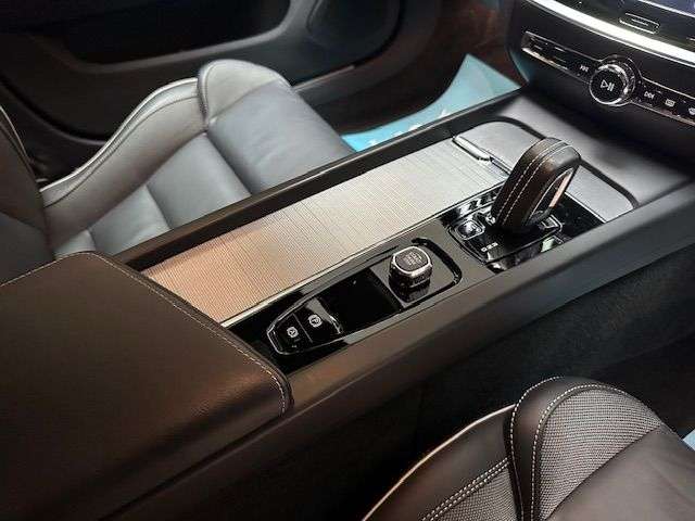 2022 VOLVO V60 2022 VOLVO V60