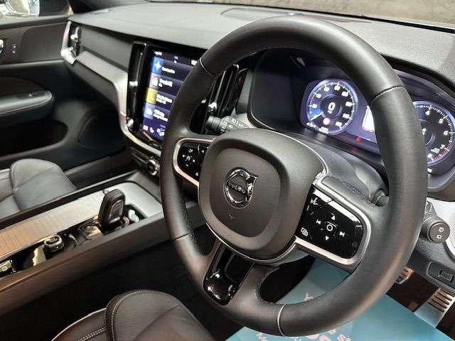 2022 VOLVO V60 2022 VOLVO V60