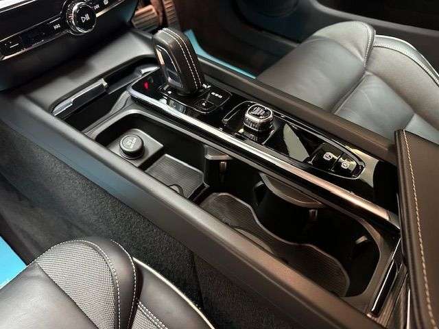 2022 VOLVO V60 2022 VOLVO V60