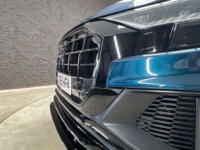 2018 AUDI Q8 2018 AUDI Q8