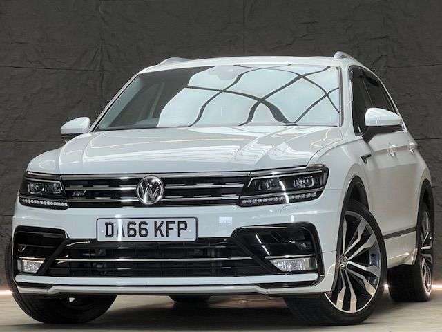 A 2016 VOLKSWAGEN TIGUAN 2.0 TDI BlueMotion Tech R-Line SUV 5dr Diesel DSG 4Motion Euro 6 (s/s) (150 A 2016 VOLKSWAGEN TIGUAN 2.0 TDI BlueMotion Tech R-Line SUV 5dr Diesel DSG 4Motion Euro 6 (s/s) (150