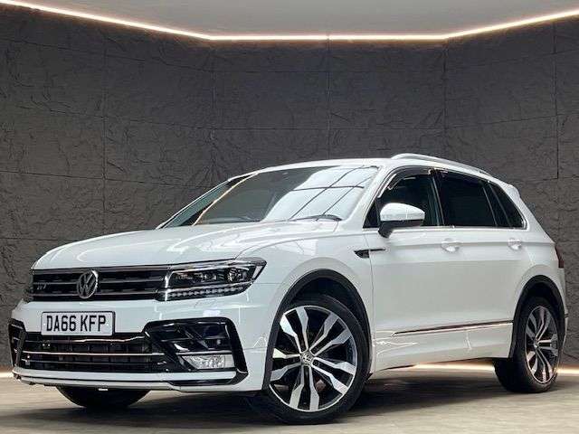 A 2016 VOLKSWAGEN TIGUAN 2.0 TDI BlueMotion Tech R-Line SUV 5dr Diesel DSG 4Motion Euro 6 (s/s) (150 A 2016 VOLKSWAGEN TIGUAN 2.0 TDI BlueMotion Tech R-Line SUV 5dr Diesel DSG 4Motion Euro 6 (s/s) (150