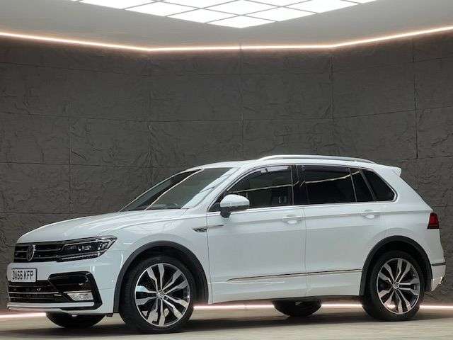 A 2016 VOLKSWAGEN TIGUAN 2.0 TDI BlueMotion Tech R-Line SUV 5dr Diesel DSG 4Motion Euro 6 (s/s) (150 A 2016 VOLKSWAGEN TIGUAN 2.0 TDI BlueMotion Tech R-Line SUV 5dr Diesel DSG 4Motion Euro 6 (s/s) (150