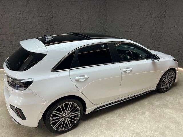 A 2023 KIA CEED 1.5 T-GDi GT-Line S Hatchback 5dr Petrol DCT Euro 6 (s/s) (158 bhp) REAR CA A 2023 KIA CEED 1.5 T-GDi GT-Line S Hatchback 5dr Petrol DCT Euro 6 (s/s) (158 bhp) REAR CA