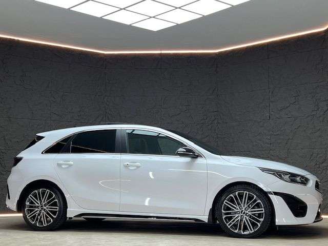 A 2023 KIA CEED 1.5 T-GDi GT-Line S Hatchback 5dr Petrol DCT Euro 6 (s/s) (158 bhp) REAR CA A 2023 KIA CEED 1.5 T-GDi GT-Line S Hatchback 5dr Petrol DCT Euro 6 (s/s) (158 bhp) REAR CA