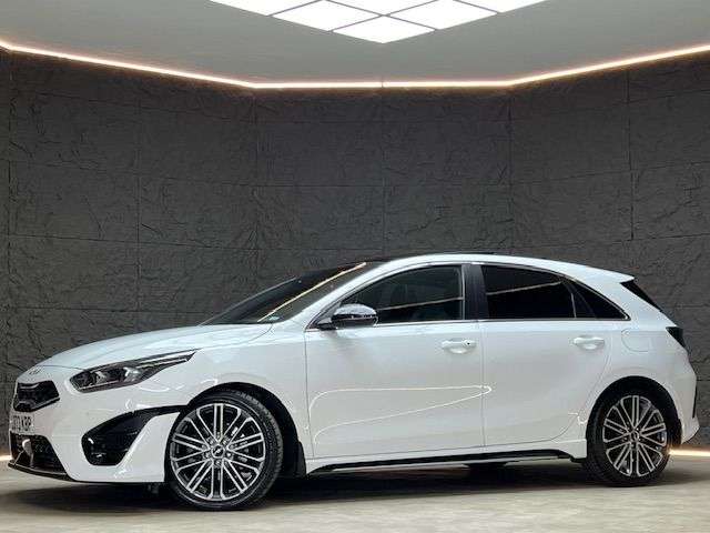 A 2023 KIA CEED 1.5 T-GDi GT-Line S Hatchback 5dr Petrol DCT Euro 6 (s/s) (158 bhp) REAR CA A 2023 KIA CEED 1.5 T-GDi GT-Line S Hatchback 5dr Petrol DCT Euro 6 (s/s) (158 bhp) REAR CA