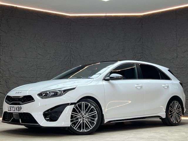 A 2023 KIA CEED 1.5 T-GDi GT-Line S Hatchback 5dr Petrol DCT Euro 6 (s/s) (158 bhp) REAR CA A 2023 KIA CEED 1.5 T-GDi GT-Line S Hatchback 5dr Petrol DCT Euro 6 (s/s) (158 bhp) REAR CA
