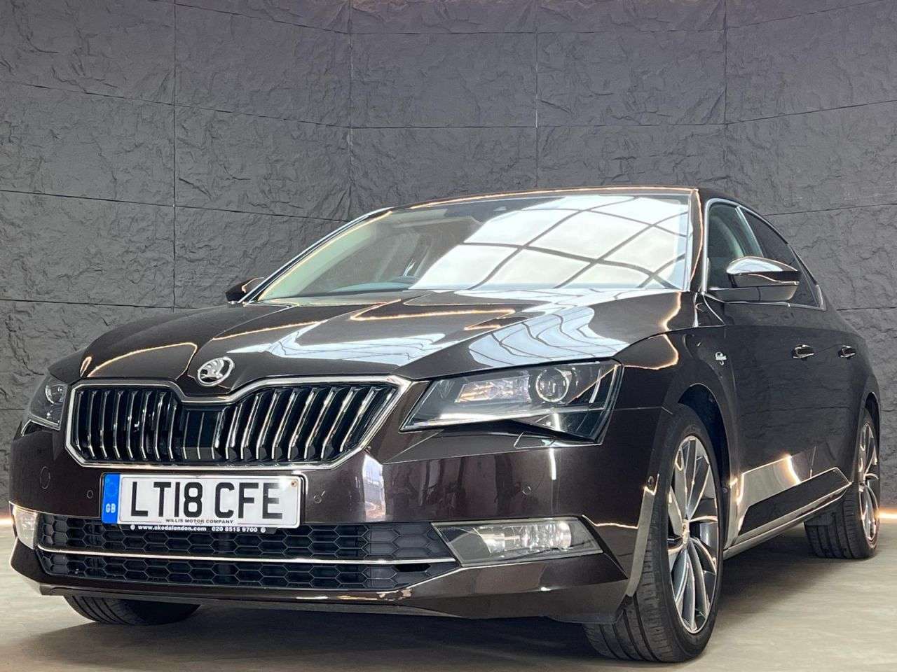 A 2018 SKODA SUPERB 2.0 TDI Laurin & Klement Hatchback 5dr Diesel DSG Euro 6 (s/s) (150 ps) FSH A 2018 SKODA SUPERB 2.0 TDI Laurin & Klement Hatchback 5dr Diesel DSG Euro 6 (s/s) (150 ps) FSH