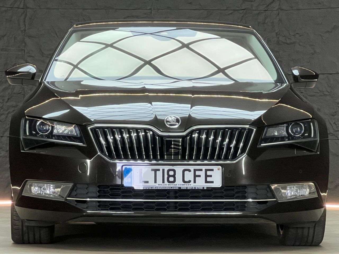 A 2018 SKODA SUPERB 2.0 TDI Laurin & Klement Hatchback 5dr Diesel DSG Euro 6 (s/s) (150 ps) FSH A 2018 SKODA SUPERB 2.0 TDI Laurin & Klement Hatchback 5dr Diesel DSG Euro 6 (s/s) (150 ps) FSH