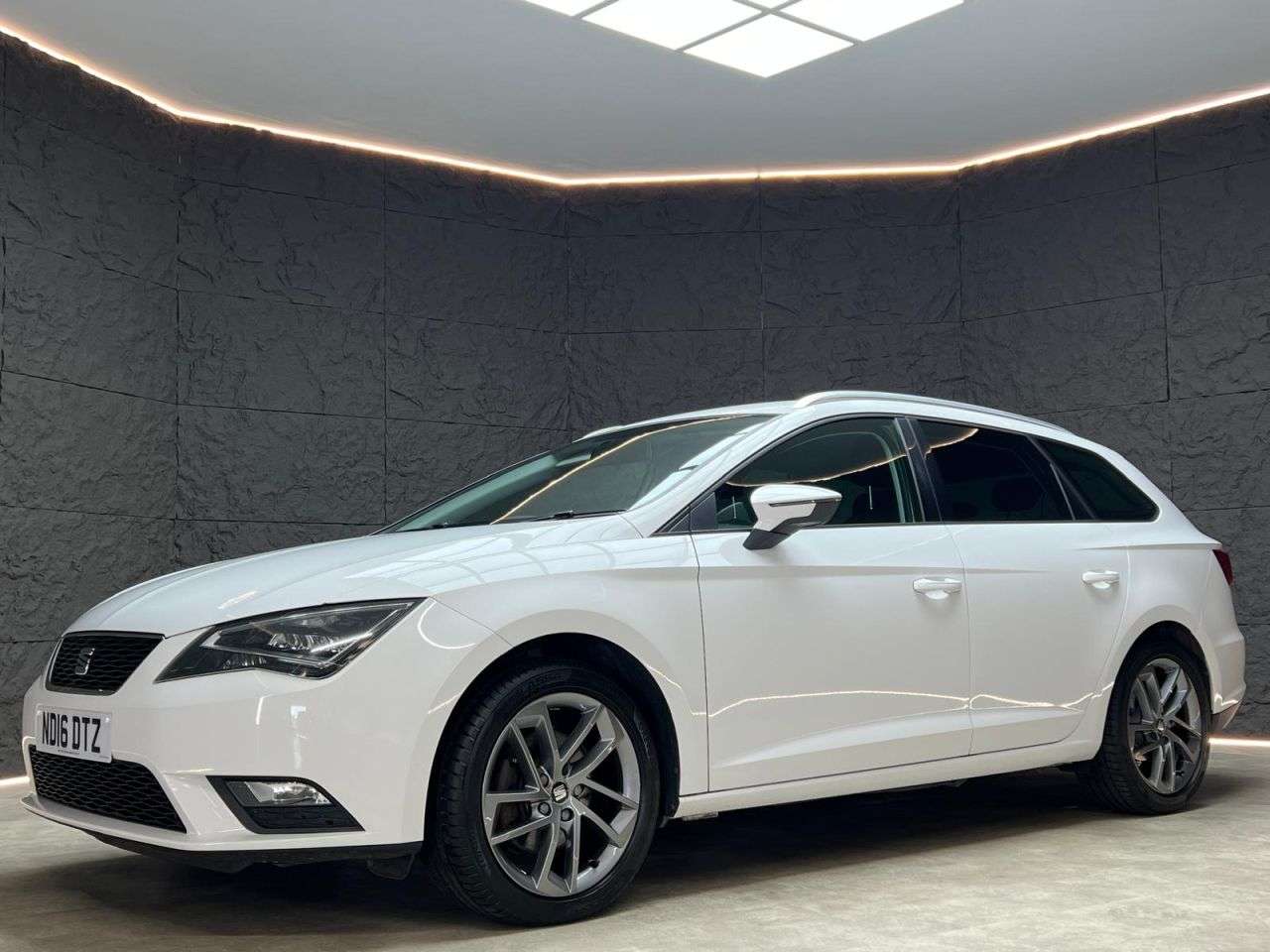 A 2016 SEAT LEON 2.0 TDI SE Dynamic Technology Sport Tourer 5dr Diesel Manual Euro 6 (s/s) ( A 2016 SEAT LEON 2.0 TDI SE Dynamic Technology Sport Tourer 5dr Diesel Manual Euro 6 (s/s) (