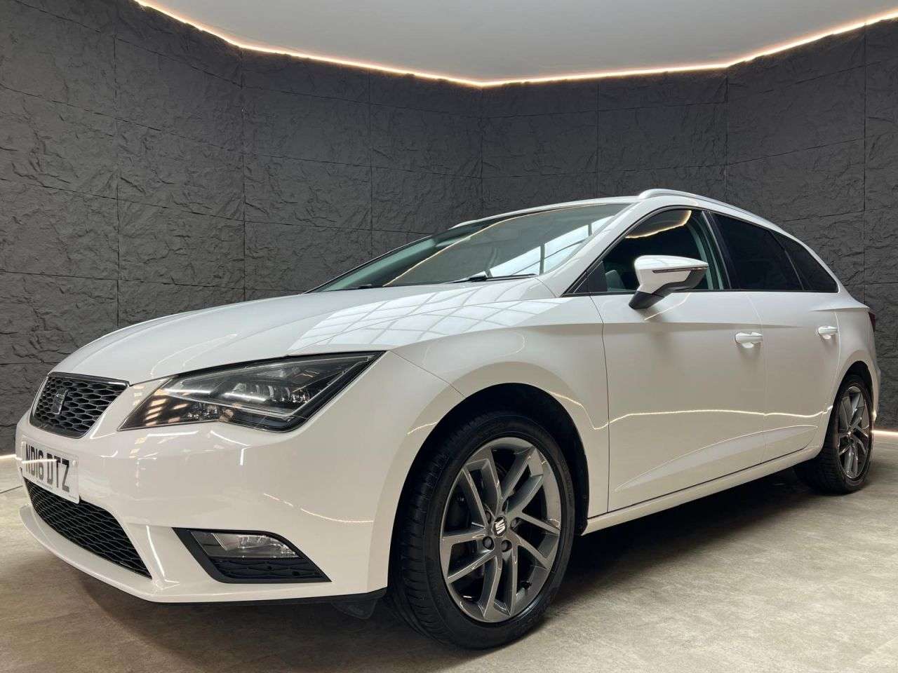 A 2016 SEAT LEON 2.0 TDI SE Dynamic Technology Sport Tourer 5dr Diesel Manual Euro 6 (s/s) ( A 2016 SEAT LEON 2.0 TDI SE Dynamic Technology Sport Tourer 5dr Diesel Manual Euro 6 (s/s) (