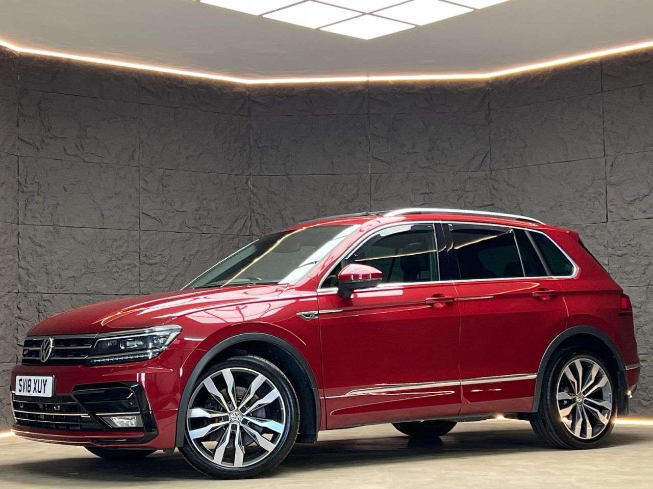 A 2018 VOLKSWAGEN TIGUAN 2.0 TDI R-Line SUV 5dr Diesel DSG 4Motion Euro 6 (s/s) (190 ps) FSH, SUNROO A 2018 VOLKSWAGEN TIGUAN 2.0 TDI R-Line SUV 5dr Diesel DSG 4Motion Euro 6 (s/s) (190 ps) FSH, SUNROO