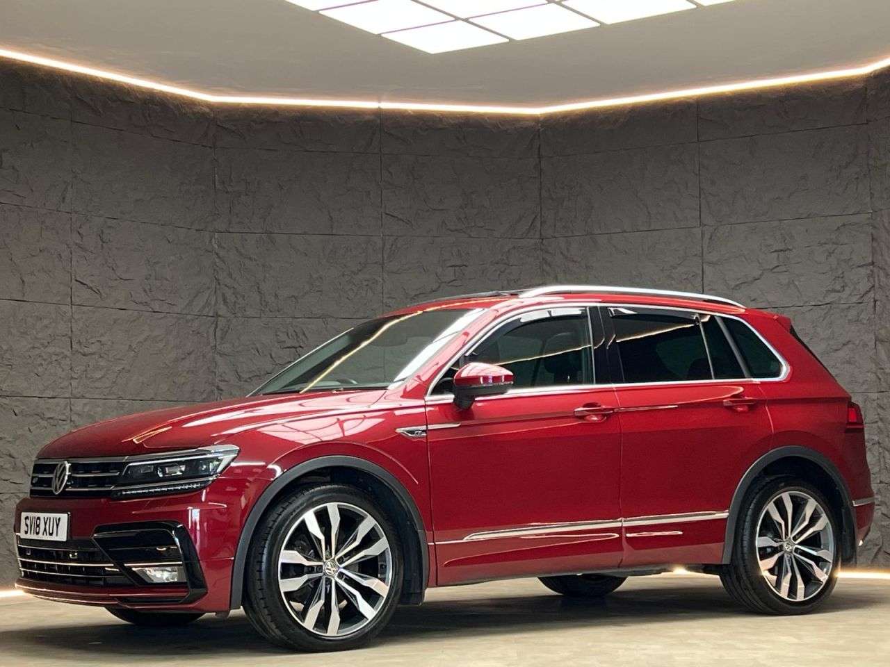 A 2018 VOLKSWAGEN TIGUAN 2.0 TDI R-Line SUV 5dr Diesel DSG 4Motion Euro 6 (s/s) (190 ps) FSH, SUNROO A 2018 VOLKSWAGEN TIGUAN 2.0 TDI R-Line SUV 5dr Diesel DSG 4Motion Euro 6 (s/s) (190 ps) FSH, SUNROO