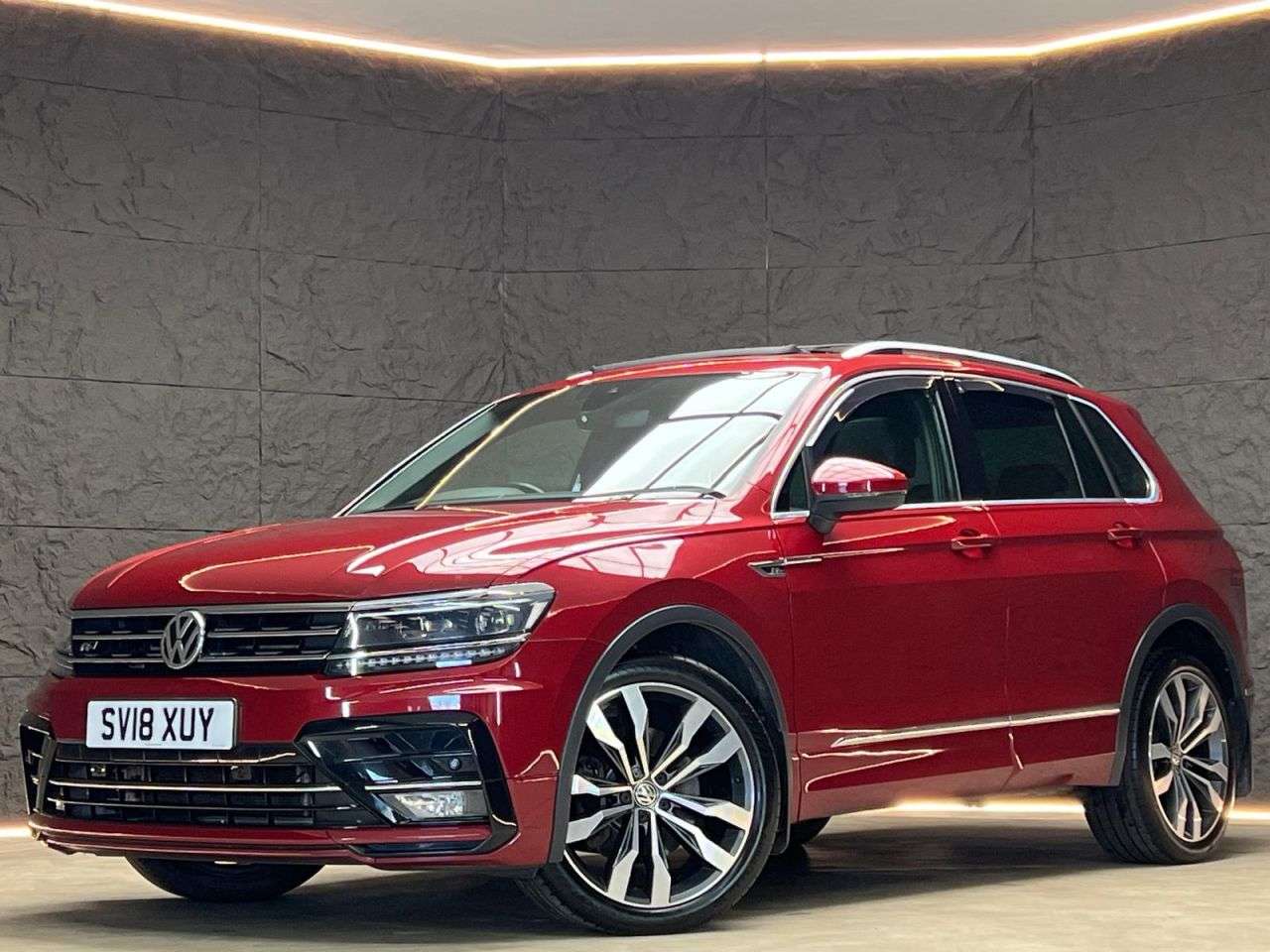 A 2018 VOLKSWAGEN TIGUAN 2.0 TDI R-Line SUV 5dr Diesel DSG 4Motion Euro 6 (s/s) (190 ps) FSH, SUNROO A 2018 VOLKSWAGEN TIGUAN 2.0 TDI R-Line SUV 5dr Diesel DSG 4Motion Euro 6 (s/s) (190 ps) FSH, SUNROO