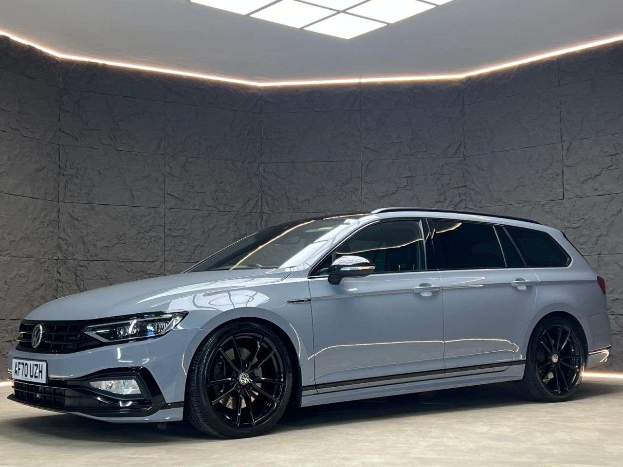 A 2020 VOLKSWAGEN PASSAT 2.0 BiTDI R-Line Estate 5dr Diesel DSG 4Motion Euro 6 (s/s) (240 ps) FSH, R A 2020 VOLKSWAGEN PASSAT 2.0 BiTDI R-Line Estate 5dr Diesel DSG 4Motion Euro 6 (s/s) (240 ps) FSH, R
