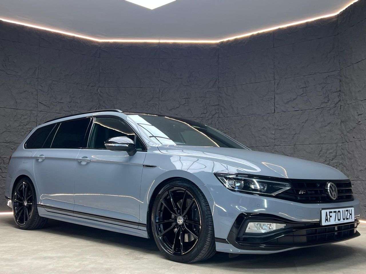 A 2020 VOLKSWAGEN PASSAT 2.0 BiTDI R-Line Estate 5dr Diesel DSG 4Motion Euro 6 (s/s) (240 ps) FSH, R A 2020 VOLKSWAGEN PASSAT 2.0 BiTDI R-Line Estate 5dr Diesel DSG 4Motion Euro 6 (s/s) (240 ps) FSH, R