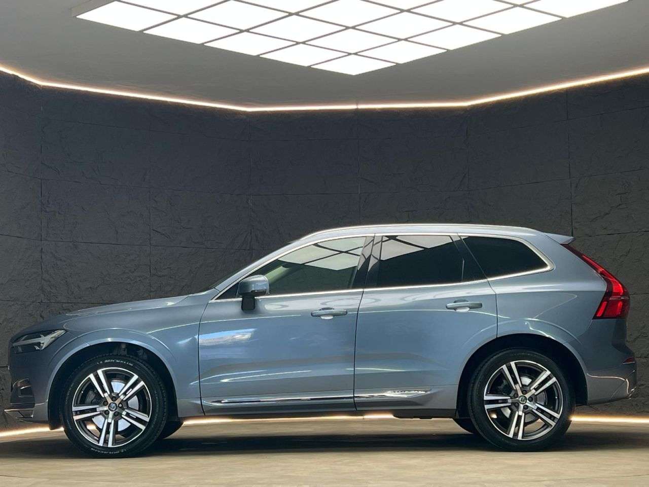 A 2020 VOLVO XC60 2.0 T5 Inscription SUV 5dr Petrol Auto Euro 6 (s/s) (250 ps) FSH, REAR CAME A 2020 VOLVO XC60 2.0 T5 Inscription SUV 5dr Petrol Auto Euro 6 (s/s) (250 ps) FSH, REAR CAME