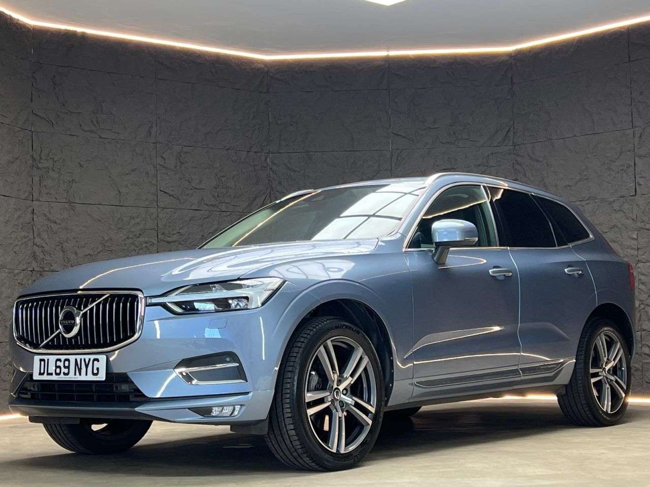 A 2020 VOLVO XC60 2.0 T5 Inscription SUV 5dr Petrol Auto Euro 6 (s/s) (250 ps) FSH, REAR CAME A 2020 VOLVO XC60 2.0 T5 Inscription SUV 5dr Petrol Auto Euro 6 (s/s) (250 ps) FSH, REAR CAME