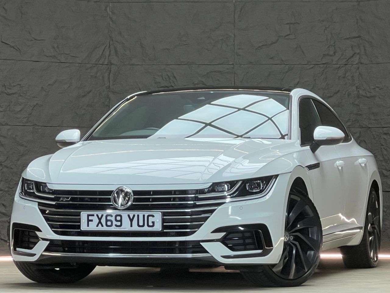 A 2019 VOLKSWAGEN ARTEON 2.0 TDI R-Line Fastback 5dr Diesel DSG Euro 6 (s/s) (190 ps) SUNROOF, HEATE A 2019 VOLKSWAGEN ARTEON 2.0 TDI R-Line Fastback 5dr Diesel DSG Euro 6 (s/s) (190 ps) SUNROOF, HEATE