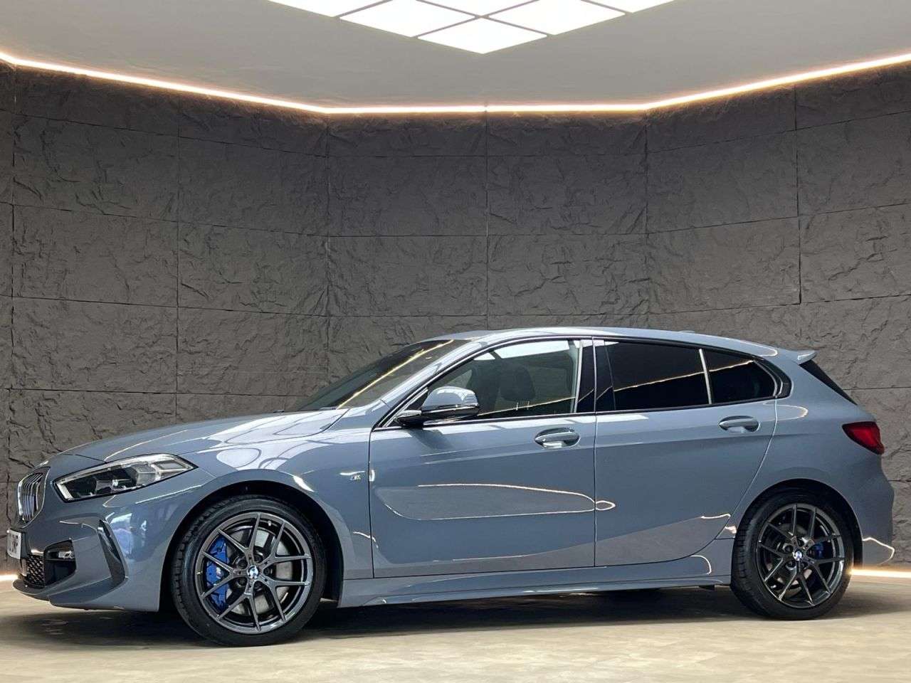 A 2021 BMW 1 SERIES 2.0 120d M Sport Hatchback 5dr Diesel Auto xDrive Euro 6 (s/s) (190 ps) FSH A 2021 BMW 1 SERIES 2.0 120d M Sport Hatchback 5dr Diesel Auto xDrive Euro 6 (s/s) (190 ps) FSH