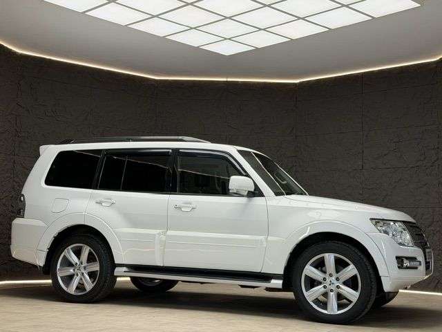 A 2015 MITSUBISHI SHOGUN 3.2 DI-DC SG3 SUV 5dr Diesel Auto 4WD Euro 6 LWB (187 ps) SUNROOF, SAT NAV, A 2015 MITSUBISHI SHOGUN 3.2 DI-DC SG3 SUV 5dr Diesel Auto 4WD Euro 6 LWB (187 ps) SUNROOF, SAT NAV,