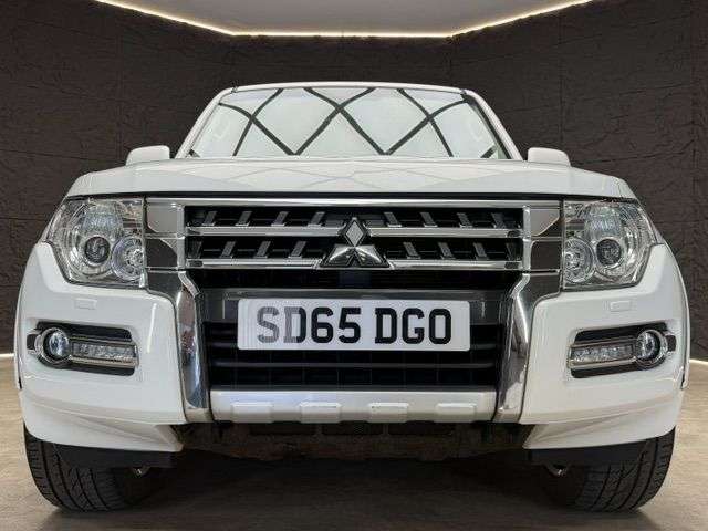 A 2015 MITSUBISHI SHOGUN 3.2 DI-DC SG3 SUV 5dr Diesel Auto 4WD Euro 6 LWB (187 ps) SUNROOF, SAT NAV, A 2015 MITSUBISHI SHOGUN 3.2 DI-DC SG3 SUV 5dr Diesel Auto 4WD Euro 6 LWB (187 ps) SUNROOF, SAT NAV,