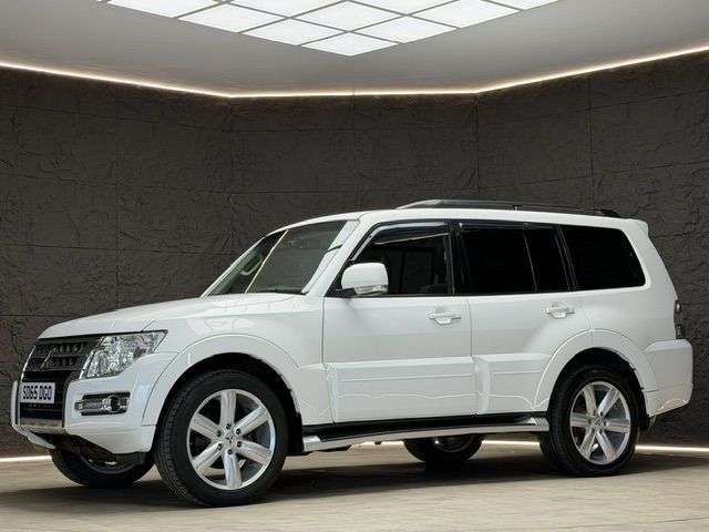 A 2015 MITSUBISHI SHOGUN 3.2 DI-DC SG3 SUV 5dr Diesel Auto 4WD Euro 6 LWB (187 ps) SUNROOF, SAT NAV, A 2015 MITSUBISHI SHOGUN 3.2 DI-DC SG3 SUV 5dr Diesel Auto 4WD Euro 6 LWB (187 ps) SUNROOF, SAT NAV,