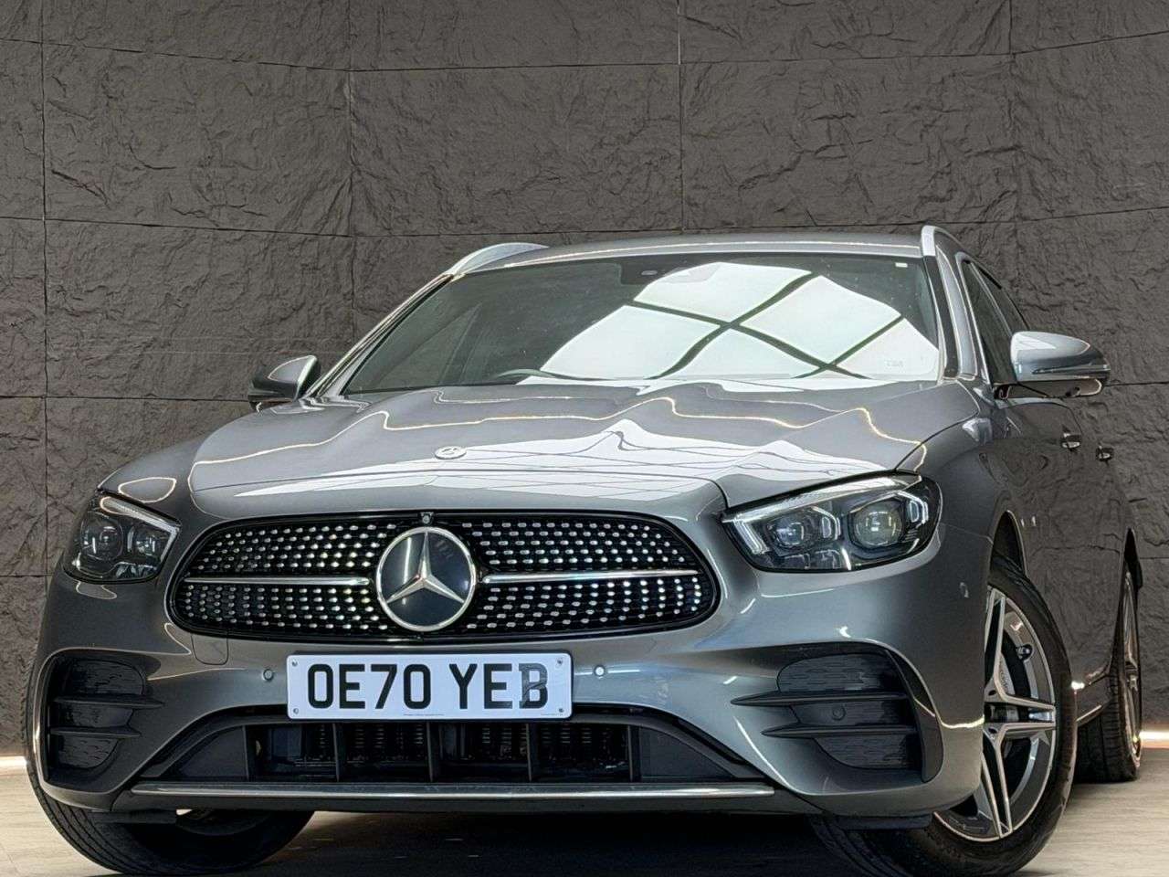 A 2021 MERCEDES-BENZ E-CLASS 2.0 E300de 13.5kWh AMG Line (Premium) Estate 5dr Diesel Plug-in Hybrid G-Tr A 2021 MERCEDES-BENZ E-CLASS 2.0 E300de 13.5kWh AMG Line (Premium) Estate 5dr Diesel Plug-in Hybrid G-Tr