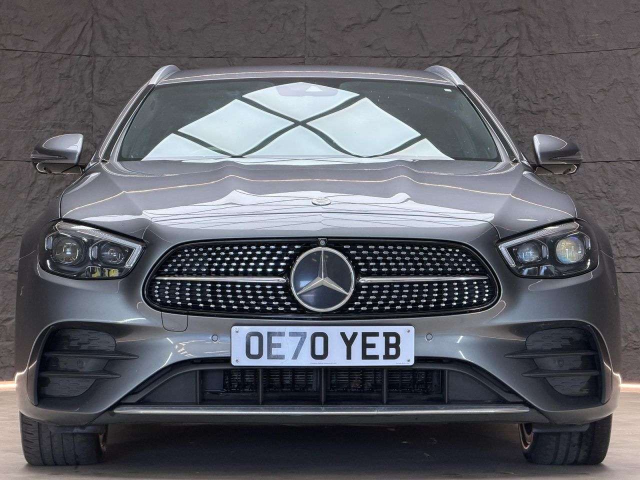 A 2021 MERCEDES-BENZ E-CLASS 2.0 E300de 13.5kWh AMG Line (Premium) Estate 5dr Diesel Plug-in Hybrid G-Tr A 2021 MERCEDES-BENZ E-CLASS 2.0 E300de 13.5kWh AMG Line (Premium) Estate 5dr Diesel Plug-in Hybrid G-Tr