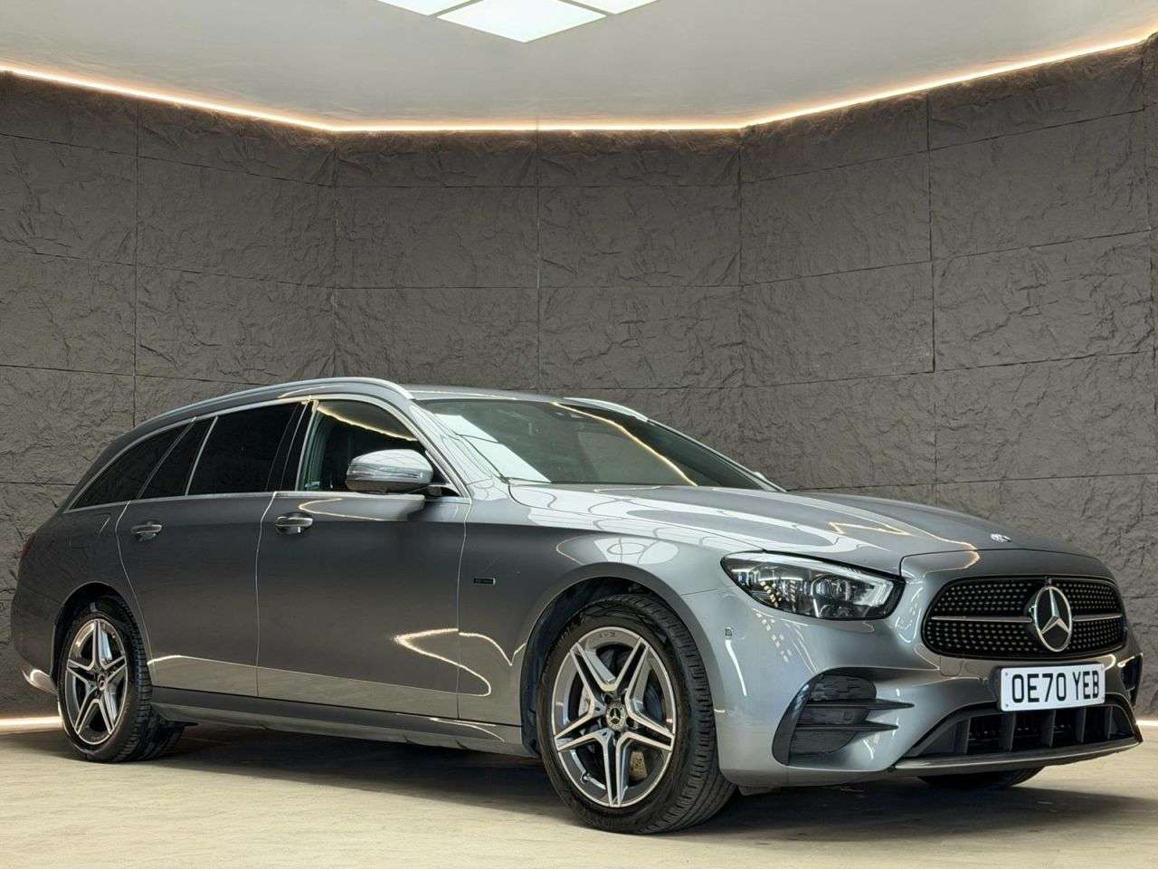 A 2021 MERCEDES-BENZ E-CLASS 2.0 E300de 13.5kWh AMG Line (Premium) Estate 5dr Diesel Plug-in Hybrid G-Tr A 2021 MERCEDES-BENZ E-CLASS 2.0 E300de 13.5kWh AMG Line (Premium) Estate 5dr Diesel Plug-in Hybrid G-Tr