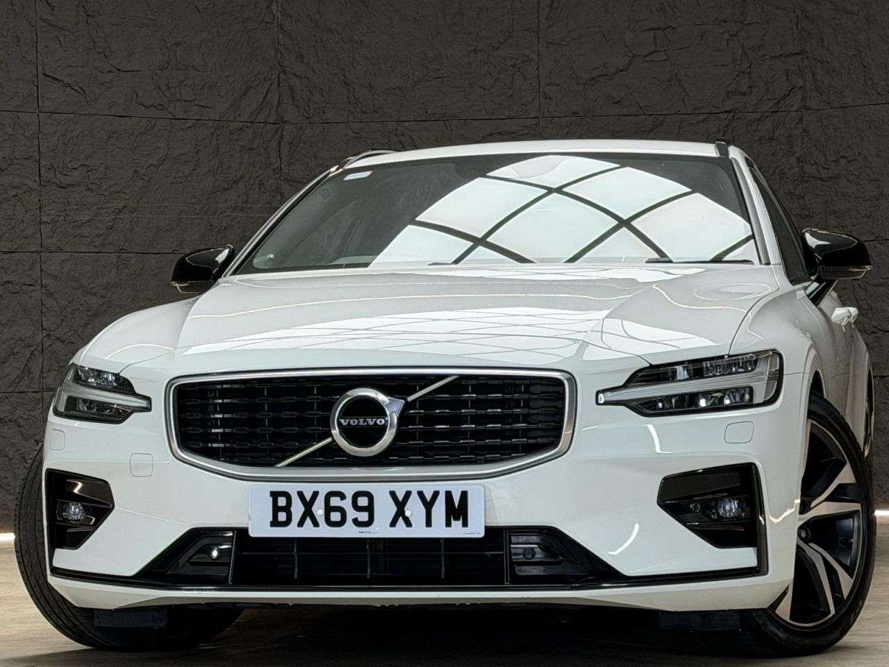 A 2019 VOLVO V60 2.0 D4 R-Design Plus Estate 5dr Diesel Auto Euro 6 (s/s) (190 ps) REAR CAME A 2019 VOLVO V60 2.0 D4 R-Design Plus Estate 5dr Diesel Auto Euro 6 (s/s) (190 ps) REAR CAME