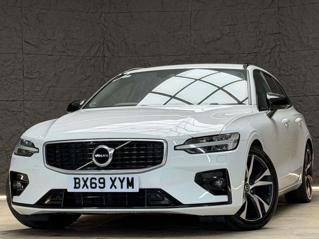 A 2019 VOLVO V60 2.0 D4 R-Design Plus Estate 5dr Diesel Auto Euro 6 (s/s) (190 ps) REAR CAME A 2019 VOLVO V60 2.0 D4 R-Design Plus Estate 5dr Diesel Auto Euro 6 (s/s) (190 ps) REAR CAME