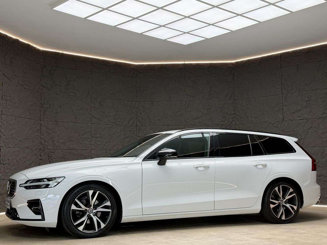 2019 VOLVO V60 2019 VOLVO V60