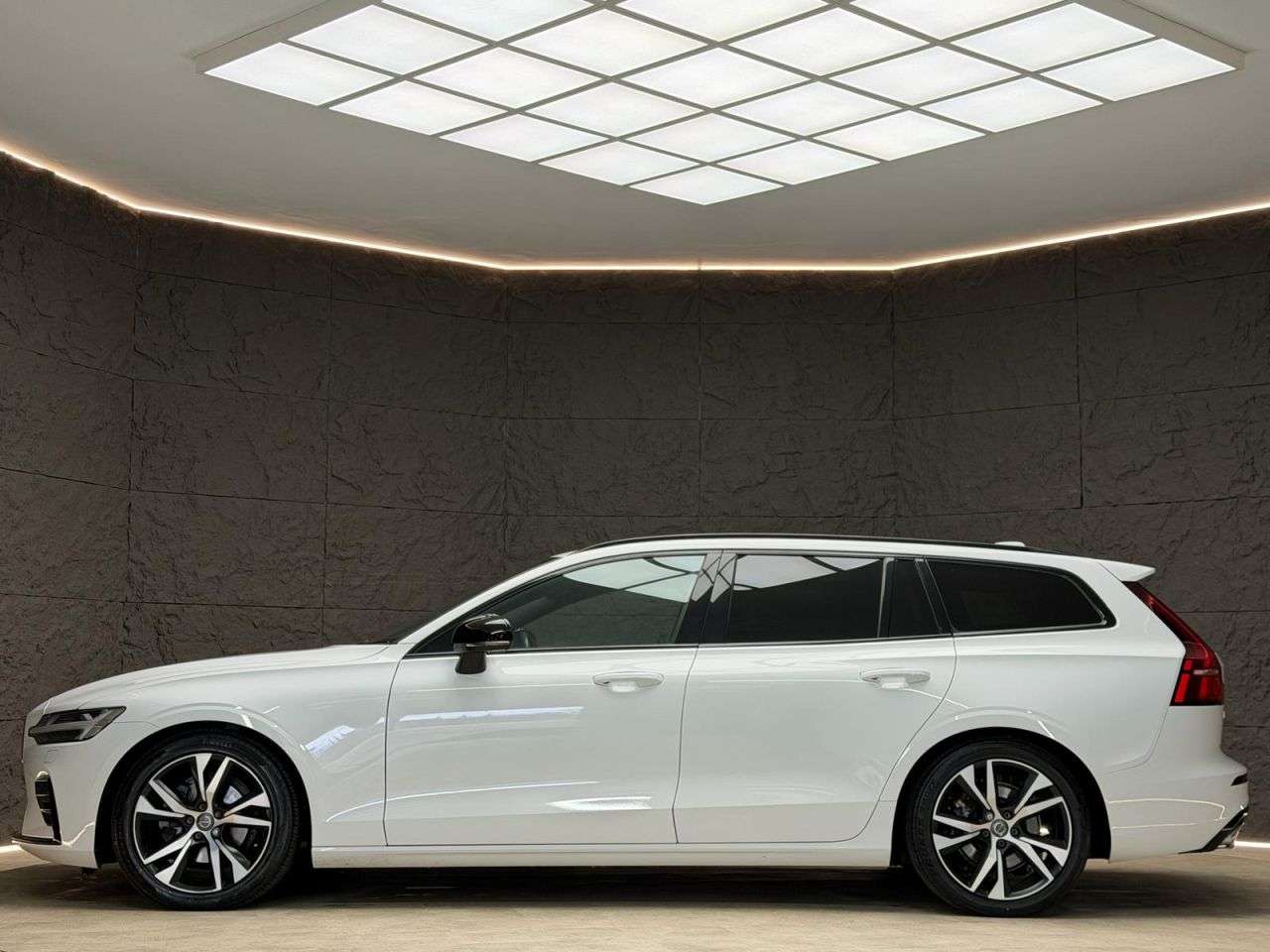 2019 VOLVO V60 2019 VOLVO V60