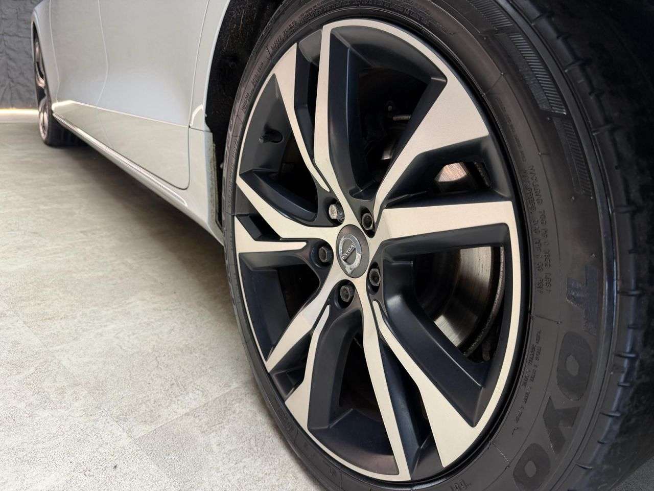 2019 VOLVO V60 2019 VOLVO V60