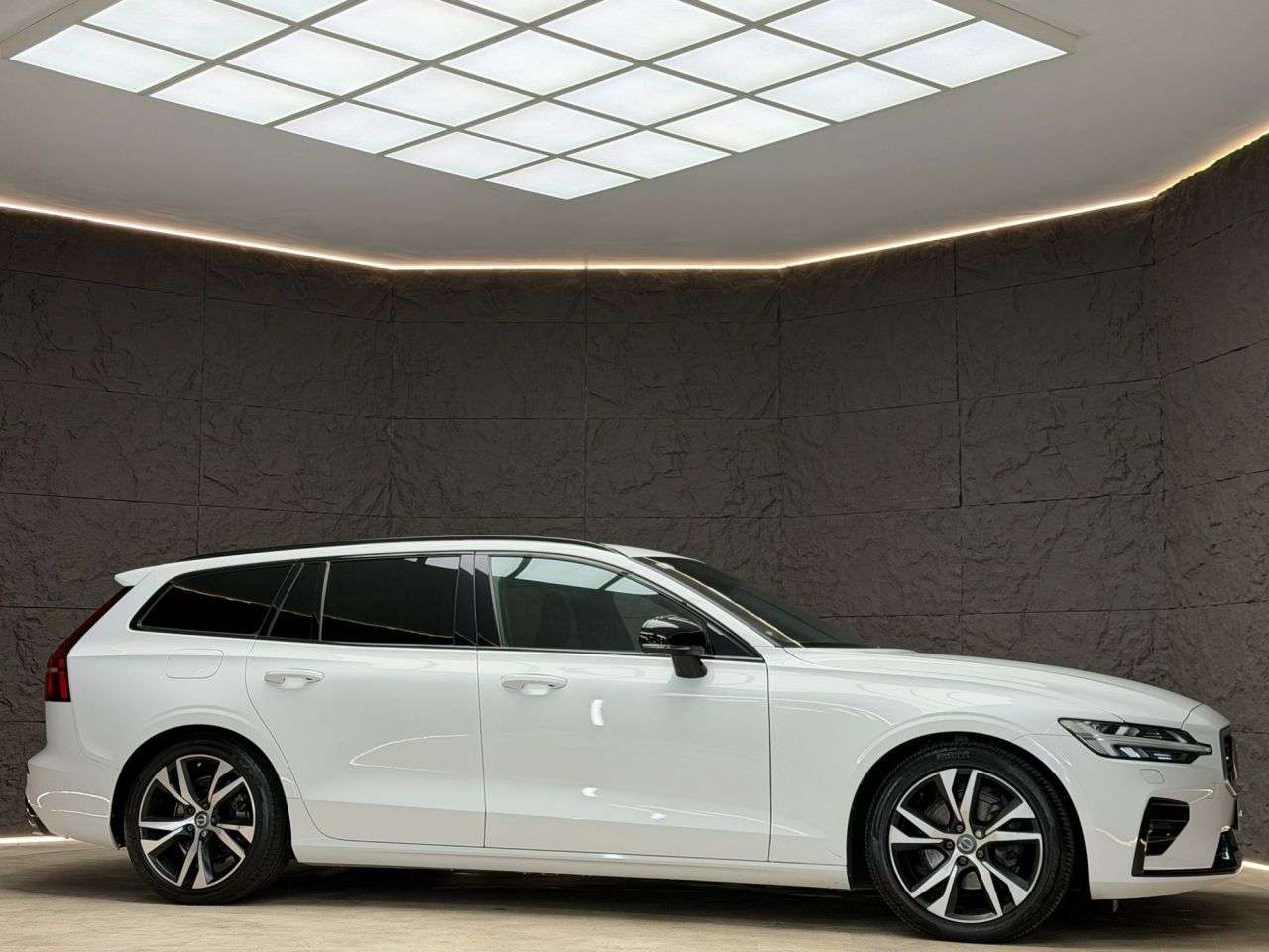 2019 VOLVO V60 2019 VOLVO V60