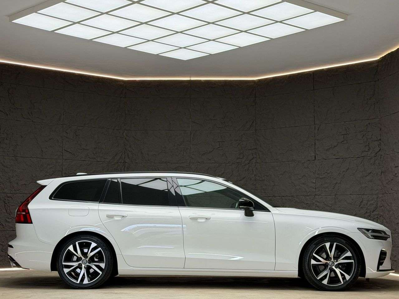2019 VOLVO V60 2019 VOLVO V60