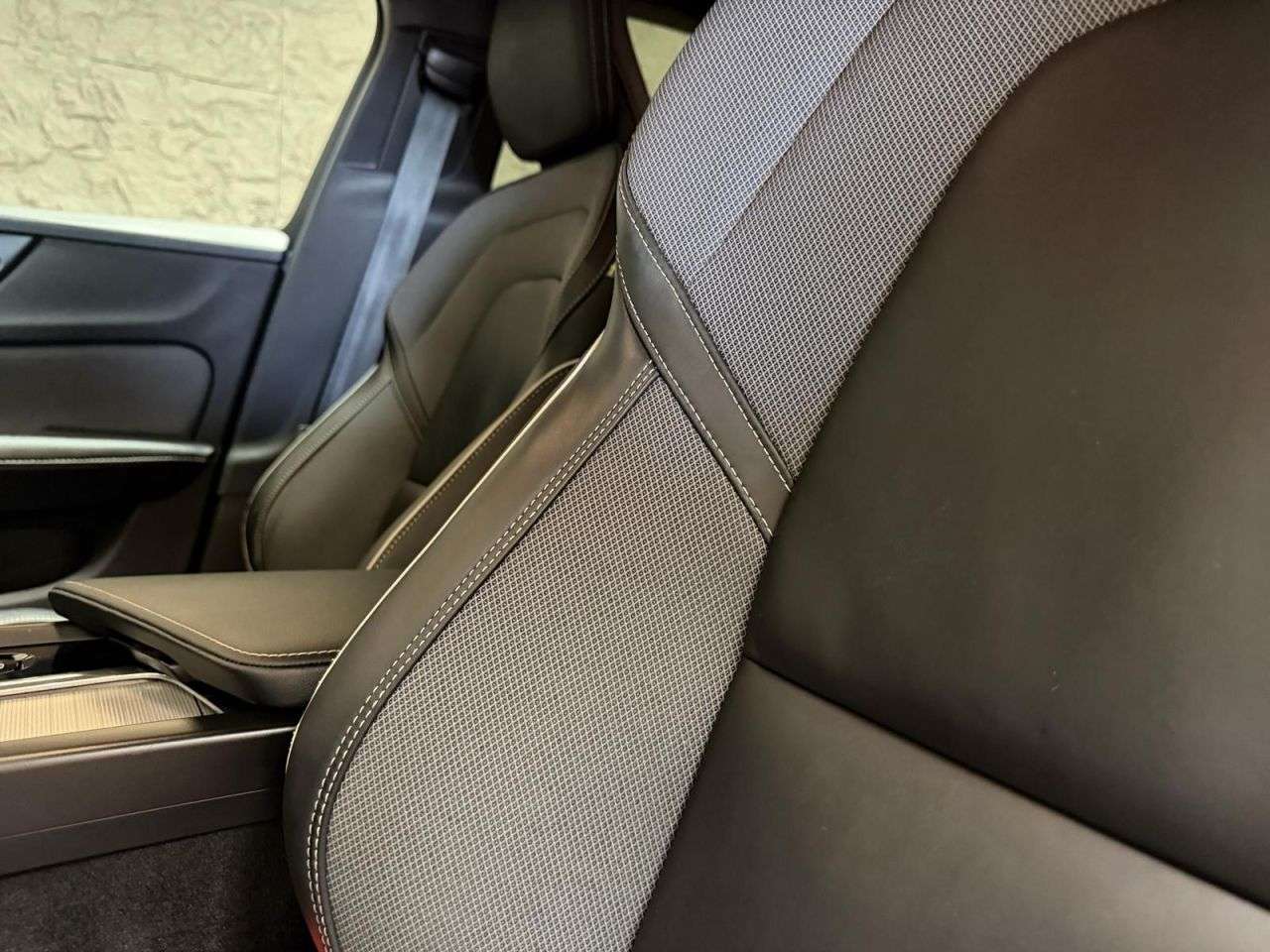 2019 VOLVO V60 2019 VOLVO V60