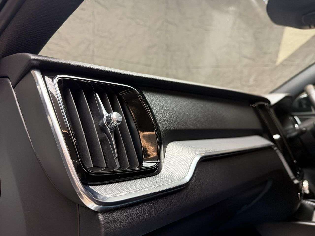 2019 VOLVO V60 2019 VOLVO V60