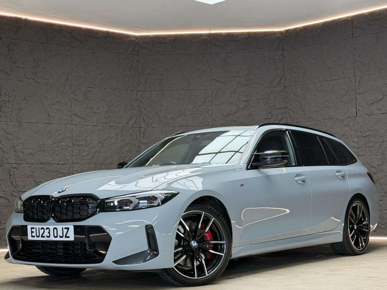 A 2023 BMW 3 SERIES 3.0 M340d MHT Touring 5dr Diesel Hybrid Auto xDrive Euro 6 (s/s) (340 ps) F A 2023 BMW 3 SERIES 3.0 M340d MHT Touring 5dr Diesel Hybrid Auto xDrive Euro 6 (s/s) (340 ps) F