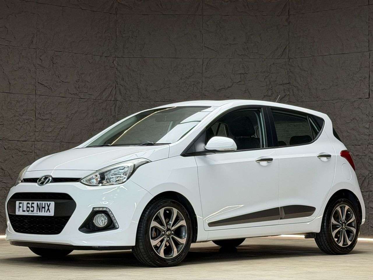 A 2015 HYUNDAI I10 1.2 Premium SE Hatchback 5dr Petrol Manual Euro 5 (87 ps) (Polar White) A 2015 HYUNDAI I10 1.2 Premium SE Hatchback 5dr Petrol Manual Euro 5 (87 ps) (Polar White)