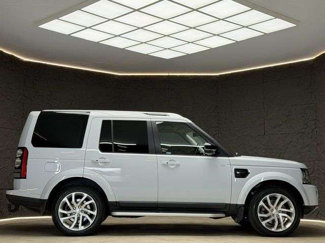 A 2016 LAND ROVER DISCOVERY 4 3.0 SD V6 Landmark SUV 5dr Diesel Auto 4WD Euro 6 (s/s) (256 bhp) SUNROOF, A 2016 LAND ROVER DISCOVERY 4 3.0 SD V6 Landmark SUV 5dr Diesel Auto 4WD Euro 6 (s/s) (256 bhp) SUNROOF,