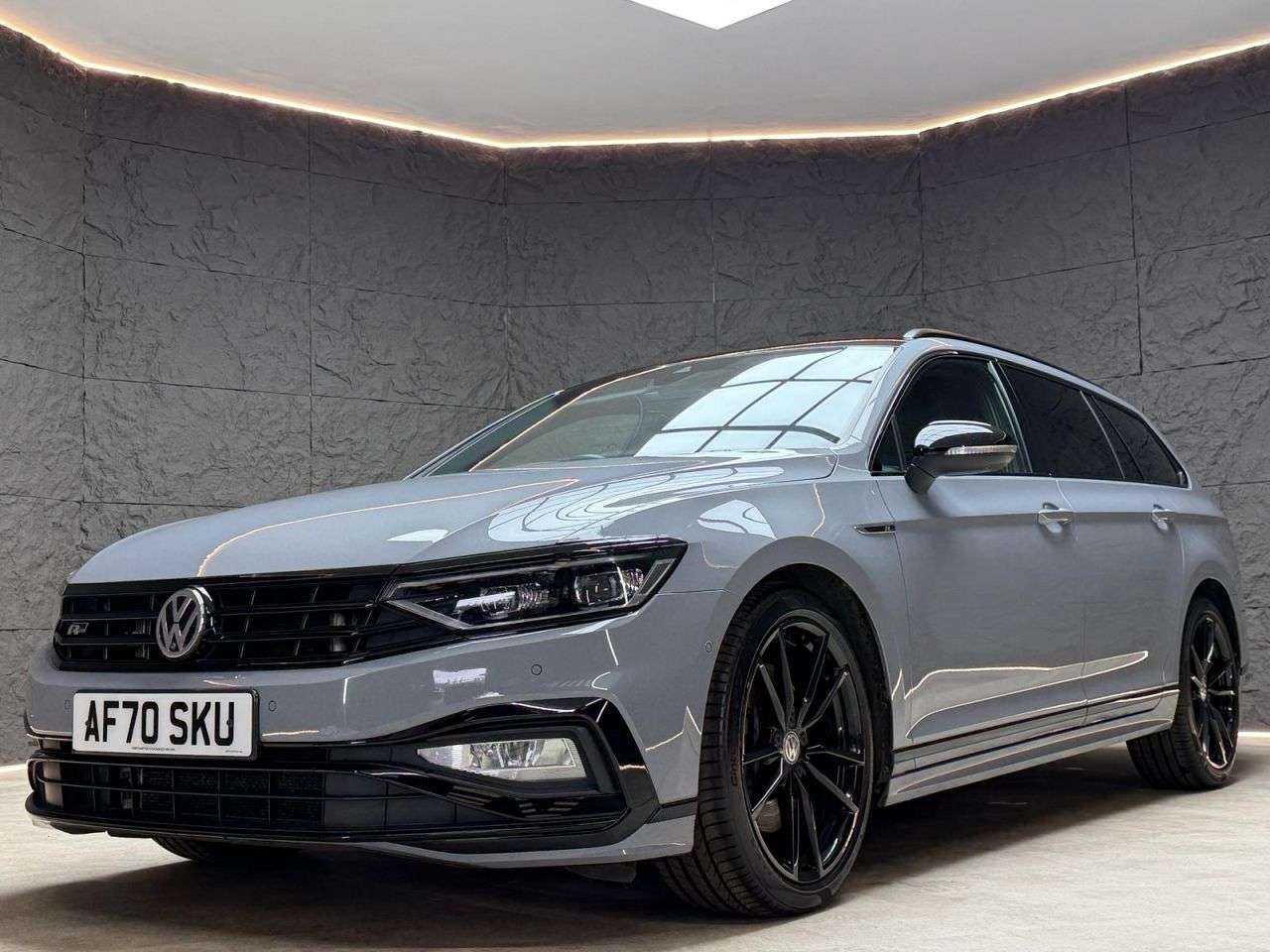 A 2020 VOLKSWAGEN PASSAT 2.0 BiTDI R-Line Edition Estate 5dr Diesel DSG 4Motion Euro 6 (s/s) (240 ps A 2020 VOLKSWAGEN PASSAT 2.0 BiTDI R-Line Edition Estate 5dr Diesel DSG 4Motion Euro 6 (s/s) (240 ps