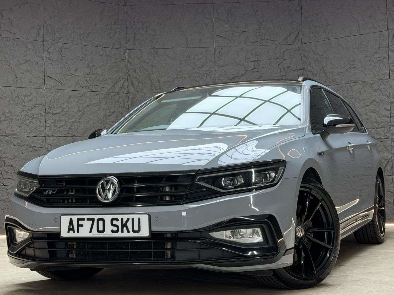 A 2020 VOLKSWAGEN PASSAT 2.0 BiTDI R-Line Edition Estate 5dr Diesel DSG 4Motion Euro 6 (s/s) (240 ps A 2020 VOLKSWAGEN PASSAT 2.0 BiTDI R-Line Edition Estate 5dr Diesel DSG 4Motion Euro 6 (s/s) (240 ps