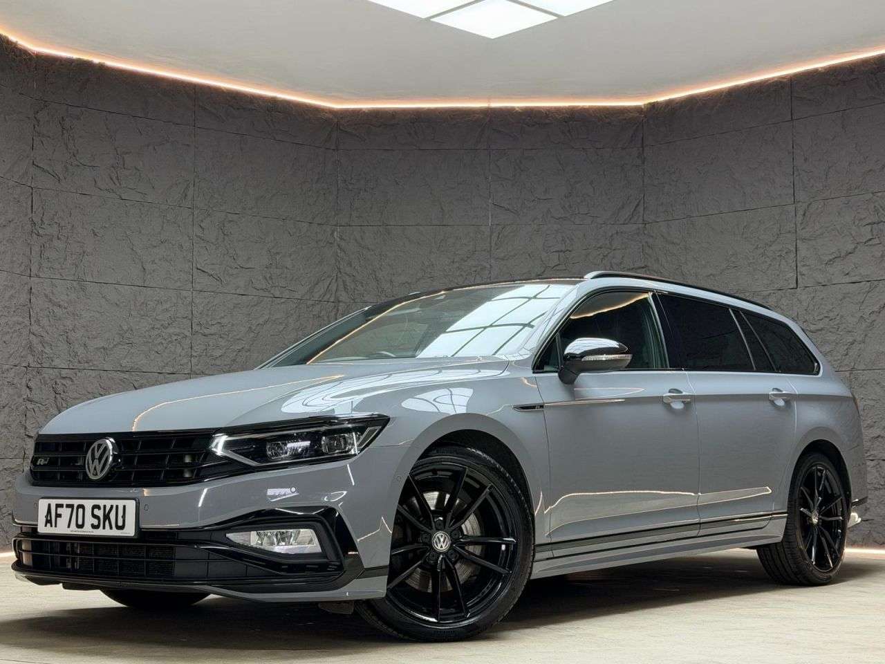 A 2020 VOLKSWAGEN PASSAT 2.0 BiTDI R-Line Edition Estate 5dr Diesel DSG 4Motion Euro 6 (s/s) (240 ps A 2020 VOLKSWAGEN PASSAT 2.0 BiTDI R-Line Edition Estate 5dr Diesel DSG 4Motion Euro 6 (s/s) (240 ps