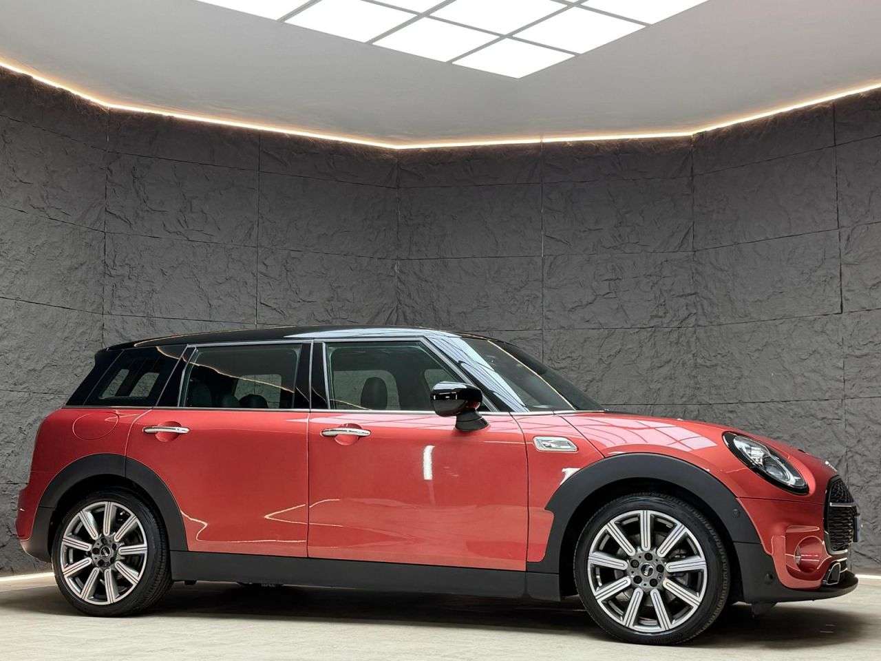 A 2019 MINI CLUBMAN 2.0 Cooper S Exclusive Estate 6dr Petrol Steptronic Euro 6 (s/s) (192 ps) S A 2019 MINI CLUBMAN 2.0 Cooper S Exclusive Estate 6dr Petrol Steptronic Euro 6 (s/s) (192 ps) S