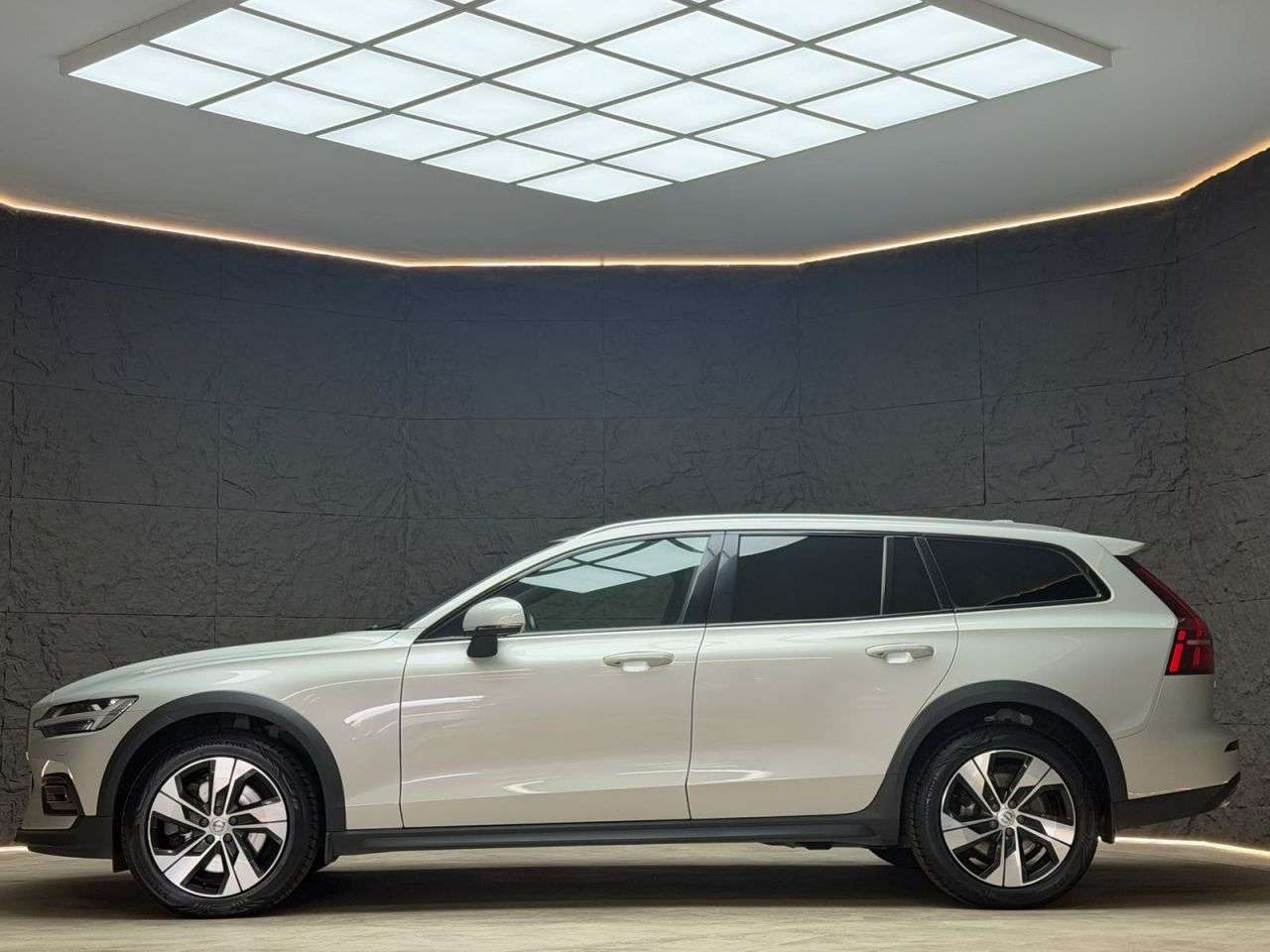 2021 VOLVO V60 CROSS COUNTRY 2021 VOLVO V60 CROSS COUNTRY
