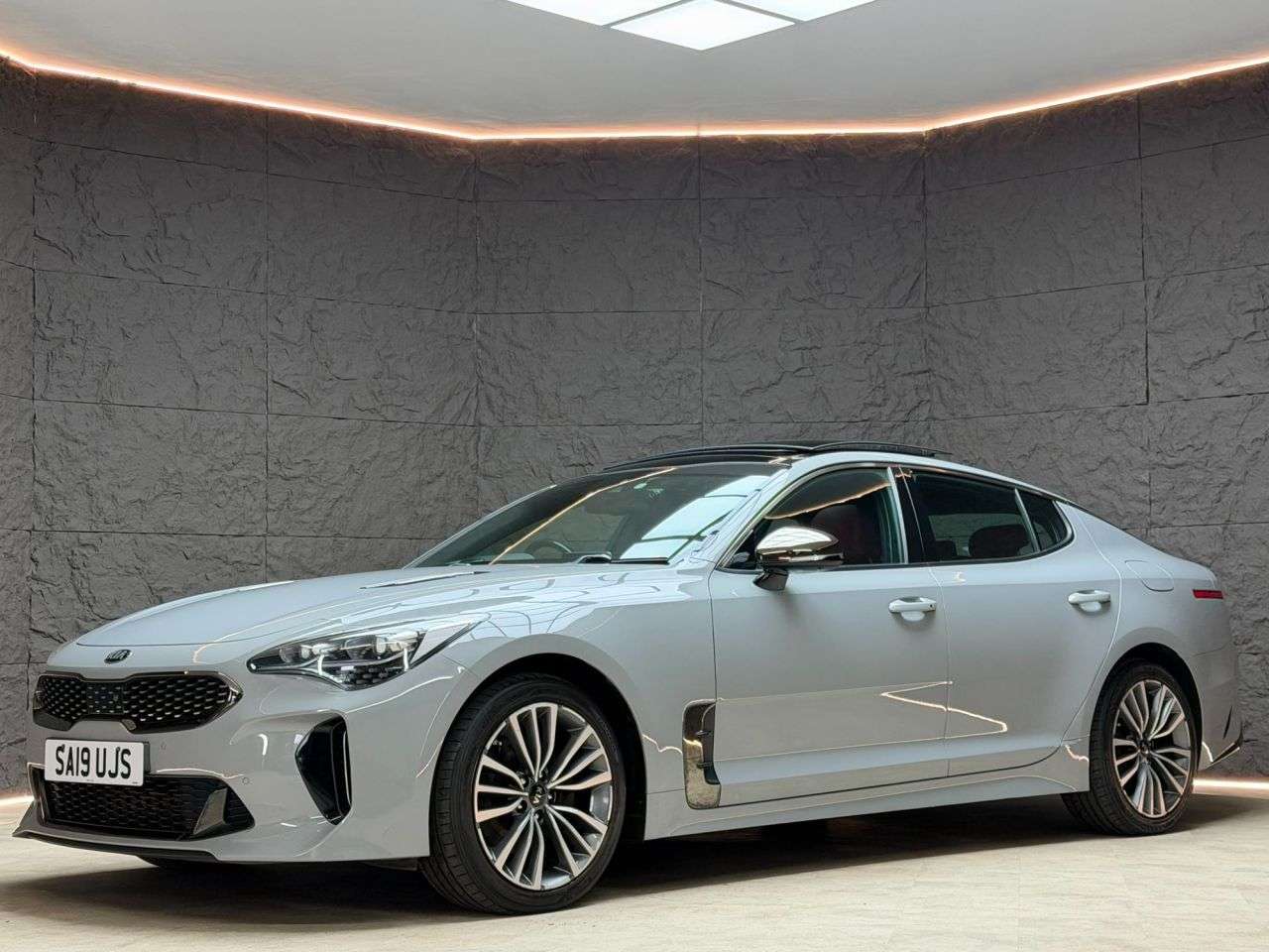 A 2019 KIA STINGER 2.2 CRDi GT-Line S Gran Turismo 5dr Diesel Auto Euro 6 (s/s) (197 bhp) SUNR A 2019 KIA STINGER 2.2 CRDi GT-Line S Gran Turismo 5dr Diesel Auto Euro 6 (s/s) (197 bhp) SUNR