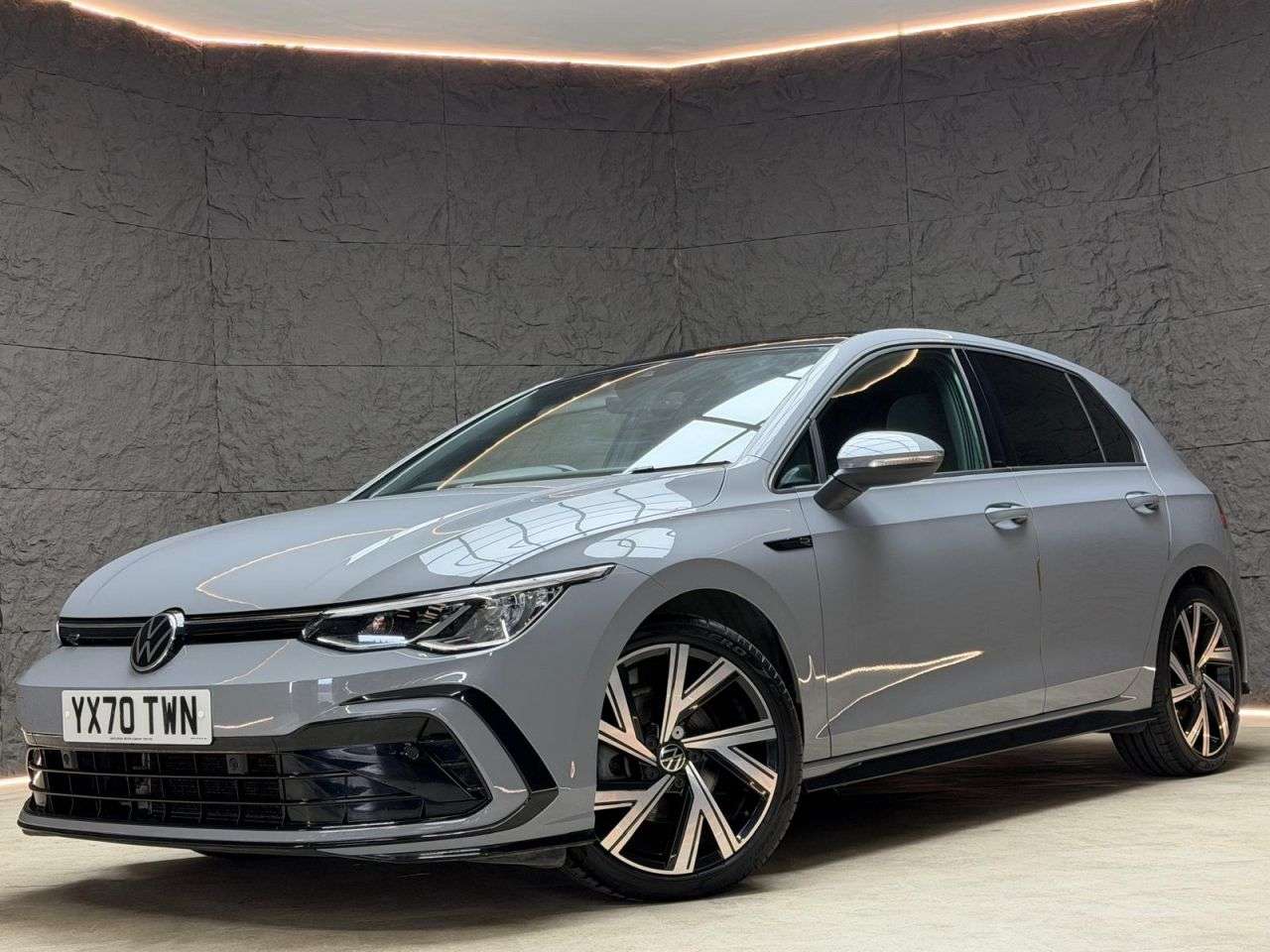 A 2020 VOLKSWAGEN GOLF 1.5 TSI R-Line Hatchback 5dr Petrol Manual Euro 6 (s/s) (150 ps) SUNROOF, 1 A 2020 VOLKSWAGEN GOLF 1.5 TSI R-Line Hatchback 5dr Petrol Manual Euro 6 (s/s) (150 ps) SUNROOF, 1